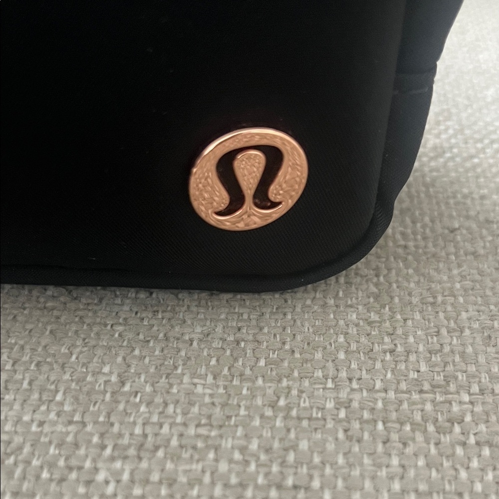 lululemon athletica Black Crossbody Bag with Patterned Strap - Picture 3 of 4